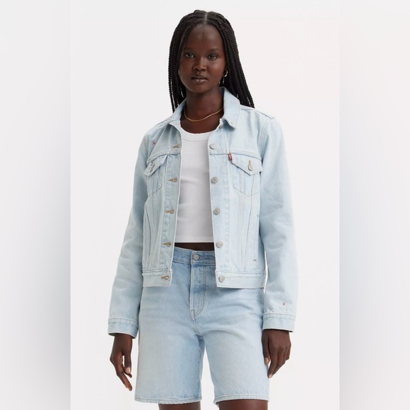 Levi's Jackets & Blazers - LEVI’S ORIGINAL BLOSSOM GARDEN TRUCKER JACKET